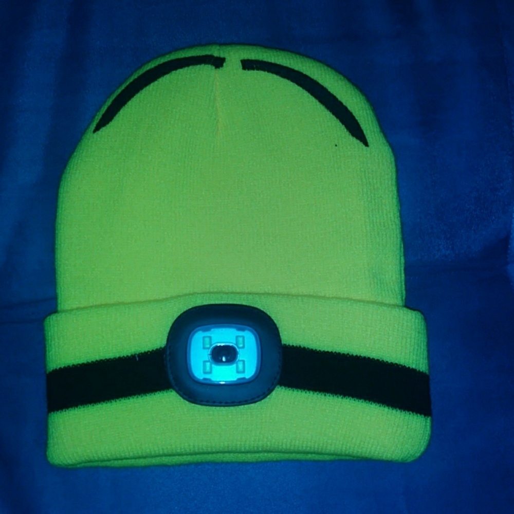 Minions beanie with light